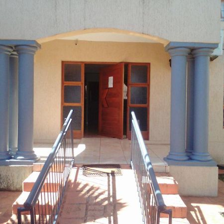 Tshedza Guest Lodge Louis Trichardt Esterno foto