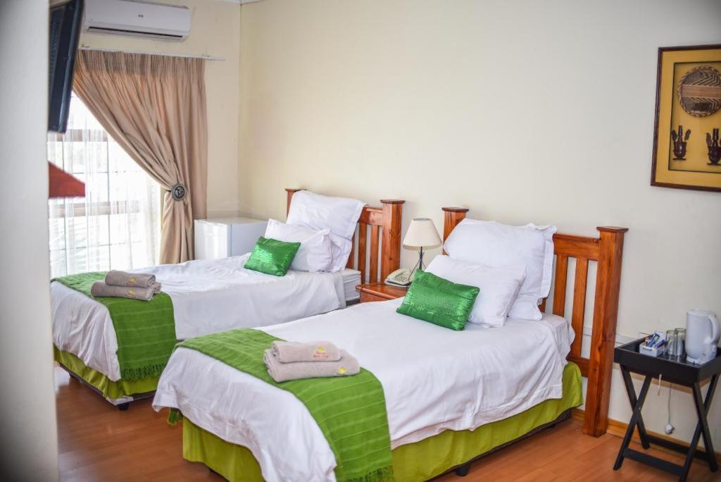 Tshedza Guest Lodge Louis Trichardt Esterno foto