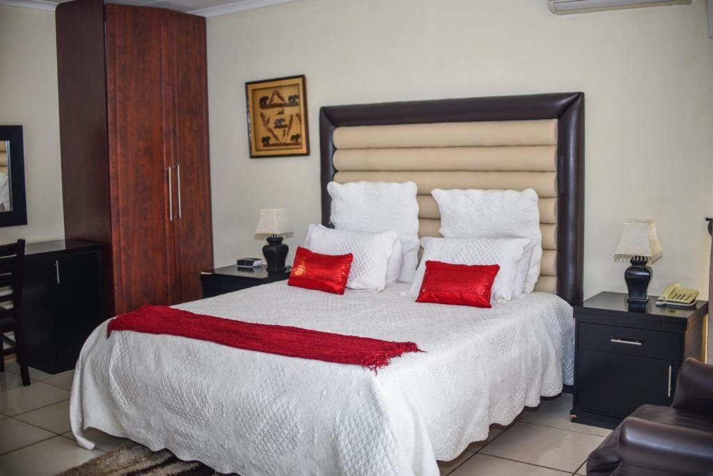 Tshedza Guest Lodge Louis Trichardt Esterno foto