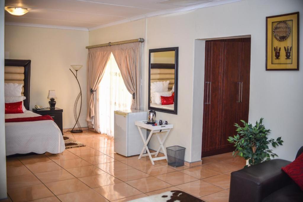Tshedza Guest Lodge Louis Trichardt Esterno foto