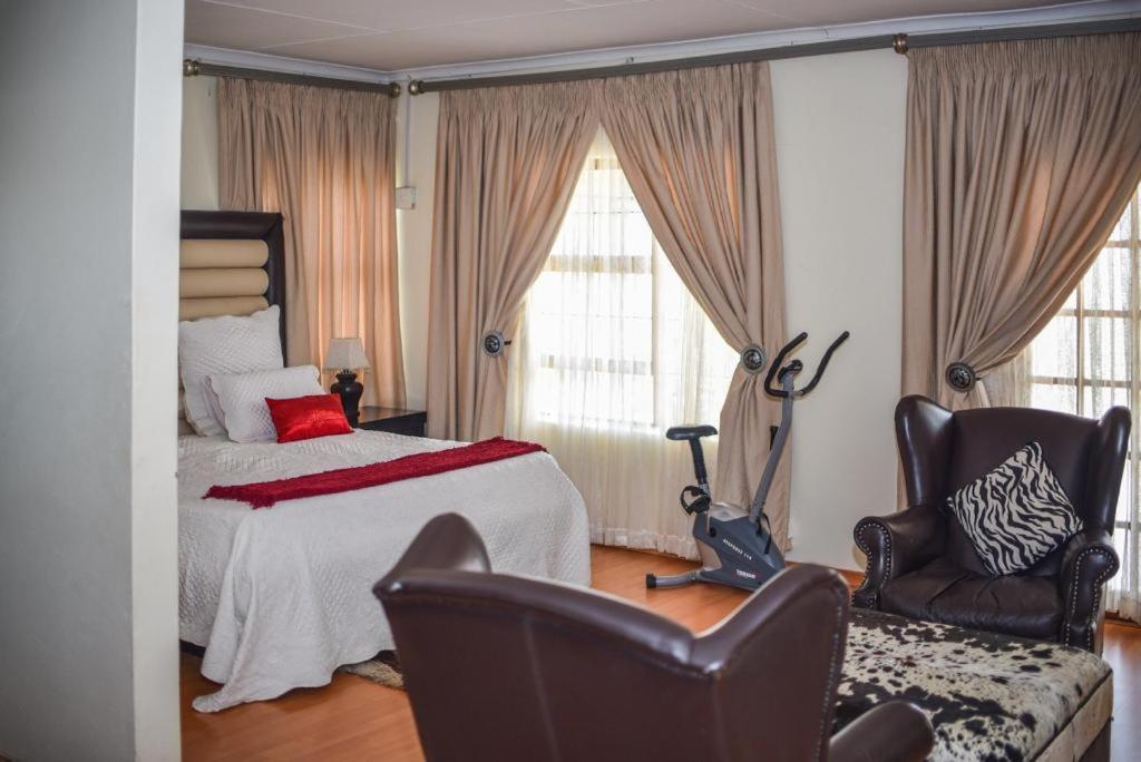 Tshedza Guest Lodge Louis Trichardt Esterno foto