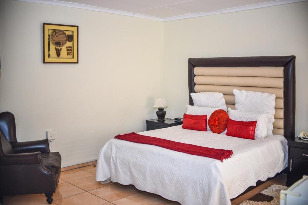 Tshedza Guest Lodge Louis Trichardt Esterno foto
